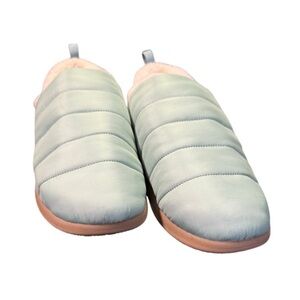 Vionic Women's Tiffany Blue Quilted Slippers Size 9.5